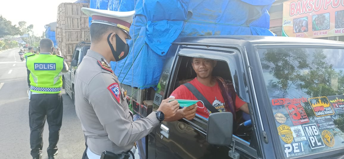 Gelar Operasi Protokol Kesehatan Dan Ketertiban Lalu Lintas, Sat Lantas Polres Lampung Barat Memberikan Teguran Kepada 14 Pengendara