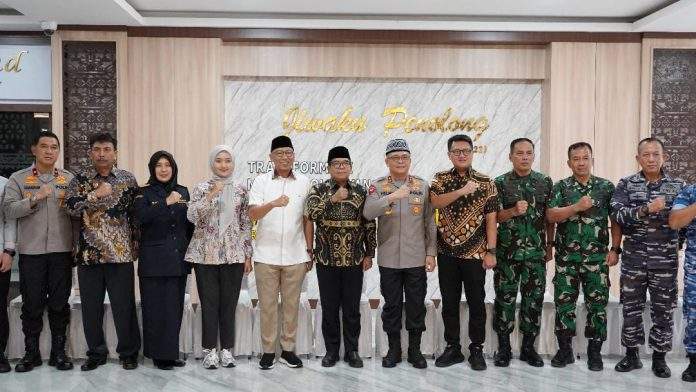 Ketua DPRD Lampung Bersama Pj. Gubernur dan Forkopimda Gelar Silaturahmi Bersama Gubernur dan Wakil Gubernur Lampung Terpilih 2025-2030